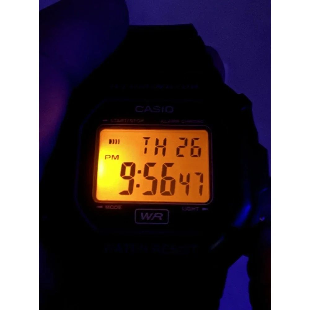 Casio F-108WH Mens Watch NWT 39MM 8.5